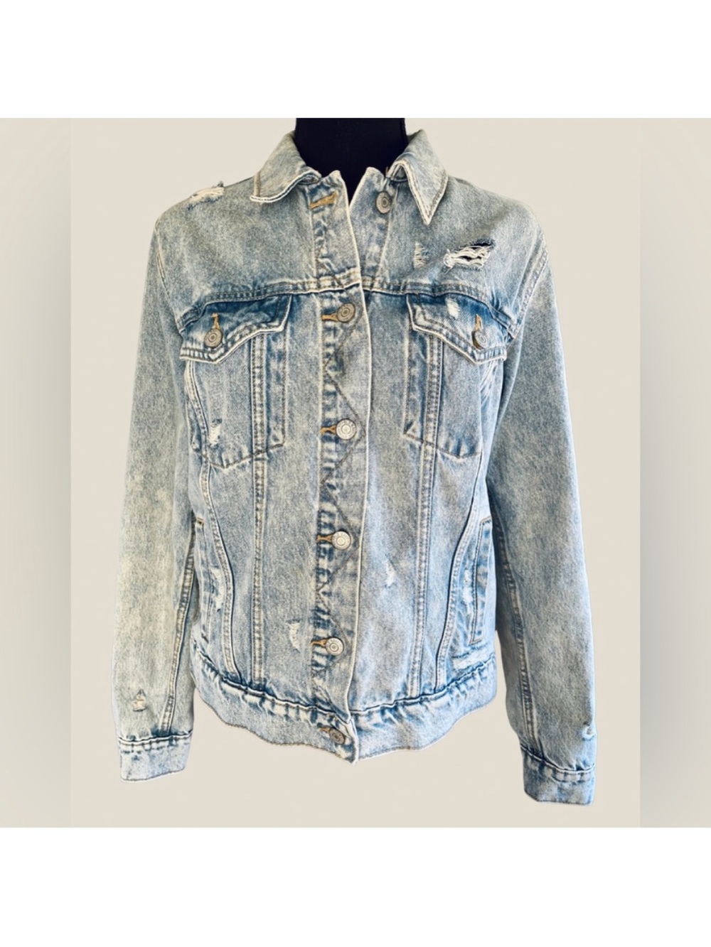 Old Navy Medium Wash Distressed Denim Jacket Size Medium - Picture 4 of 9